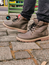 Cargar imagen en el visor de la galería, Botas Ecko streak cafe
