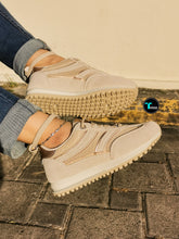 Cargar imagen en el visor de la galería, Most Wanted beige
