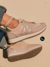 Cargar imagen en el visor de la galería, Most Wanted beige
