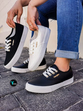 Cargar imagen en el visor de la galería, Hangten negros y blancos
