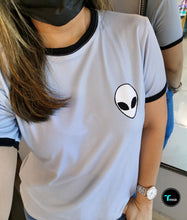 Cargar imagen en el visor de la galería, Blusa Alien
