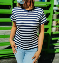 Cargar imagen en el visor de la galería, Blusa rayada
